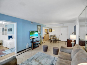 Cozy Ocean View Condo Beach Service 610
